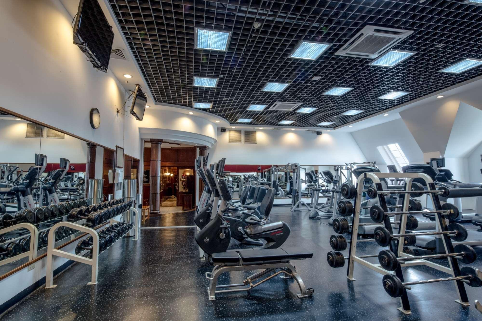 Barcelo San Salvador Hotel Bagian luar foto The gym at the hotel