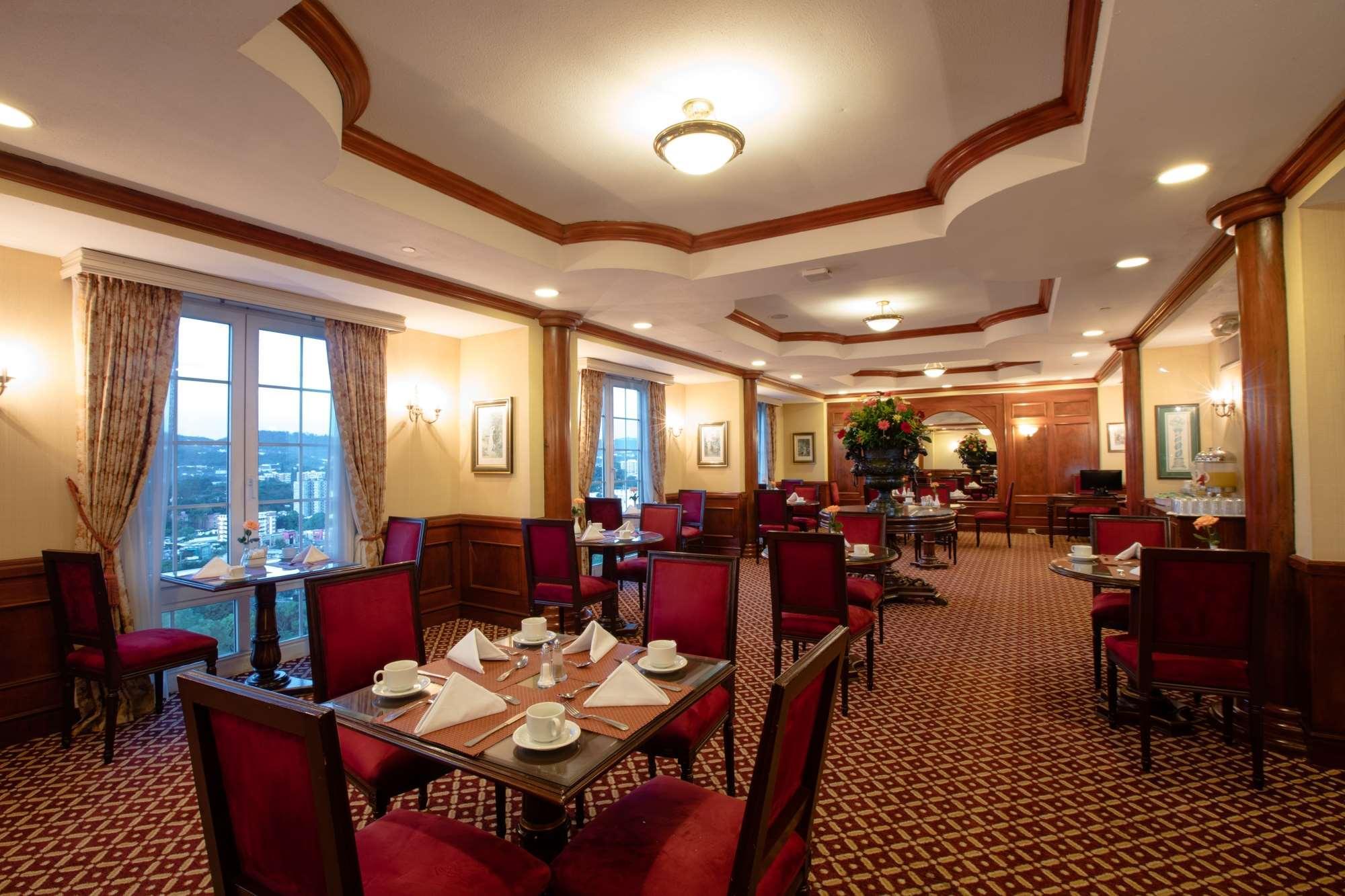 Barcelo San Salvador Hotel Bagian luar foto The restaurant at the hotel