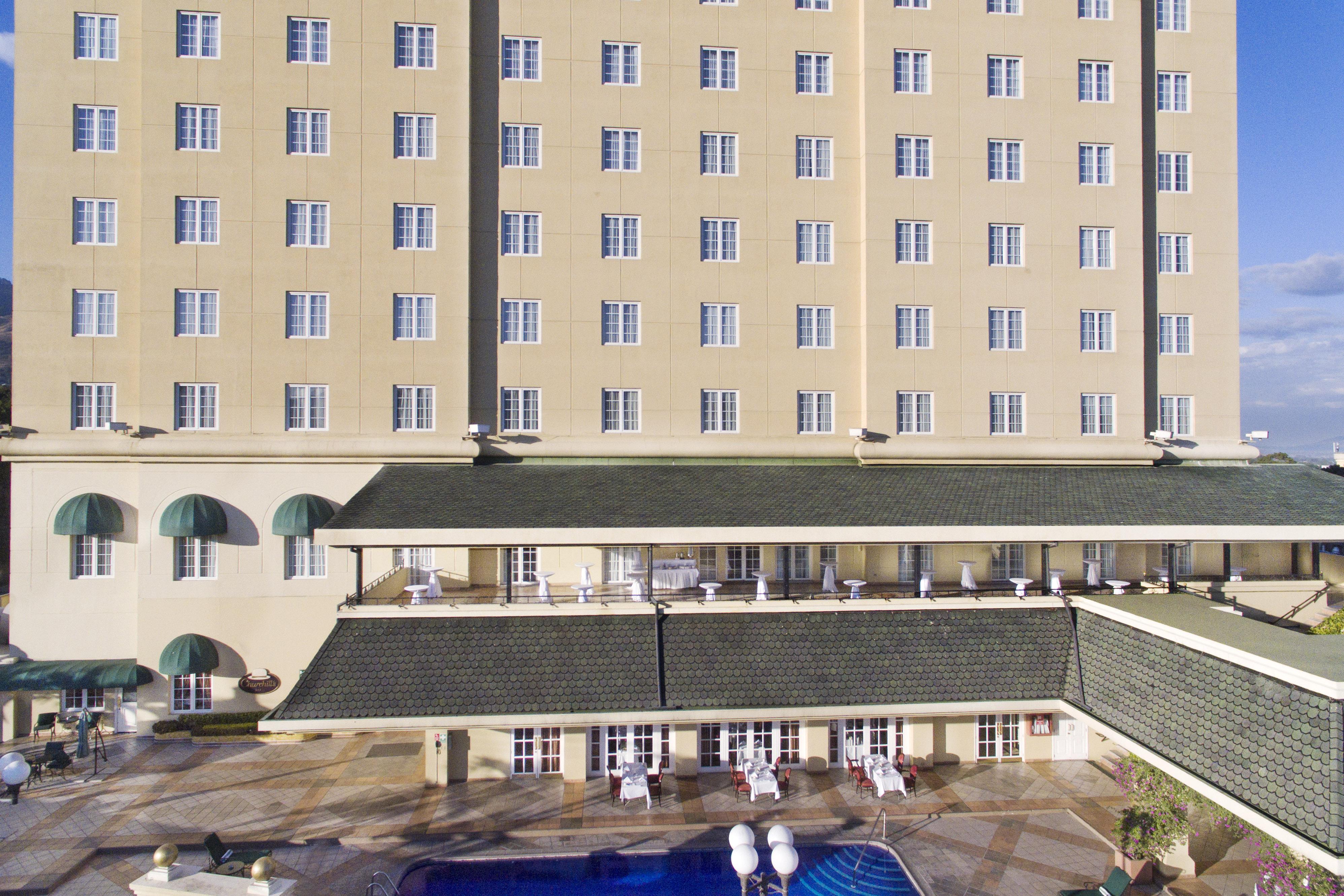 Barcelo San Salvador Hotel Bagian luar foto The hotel's pool