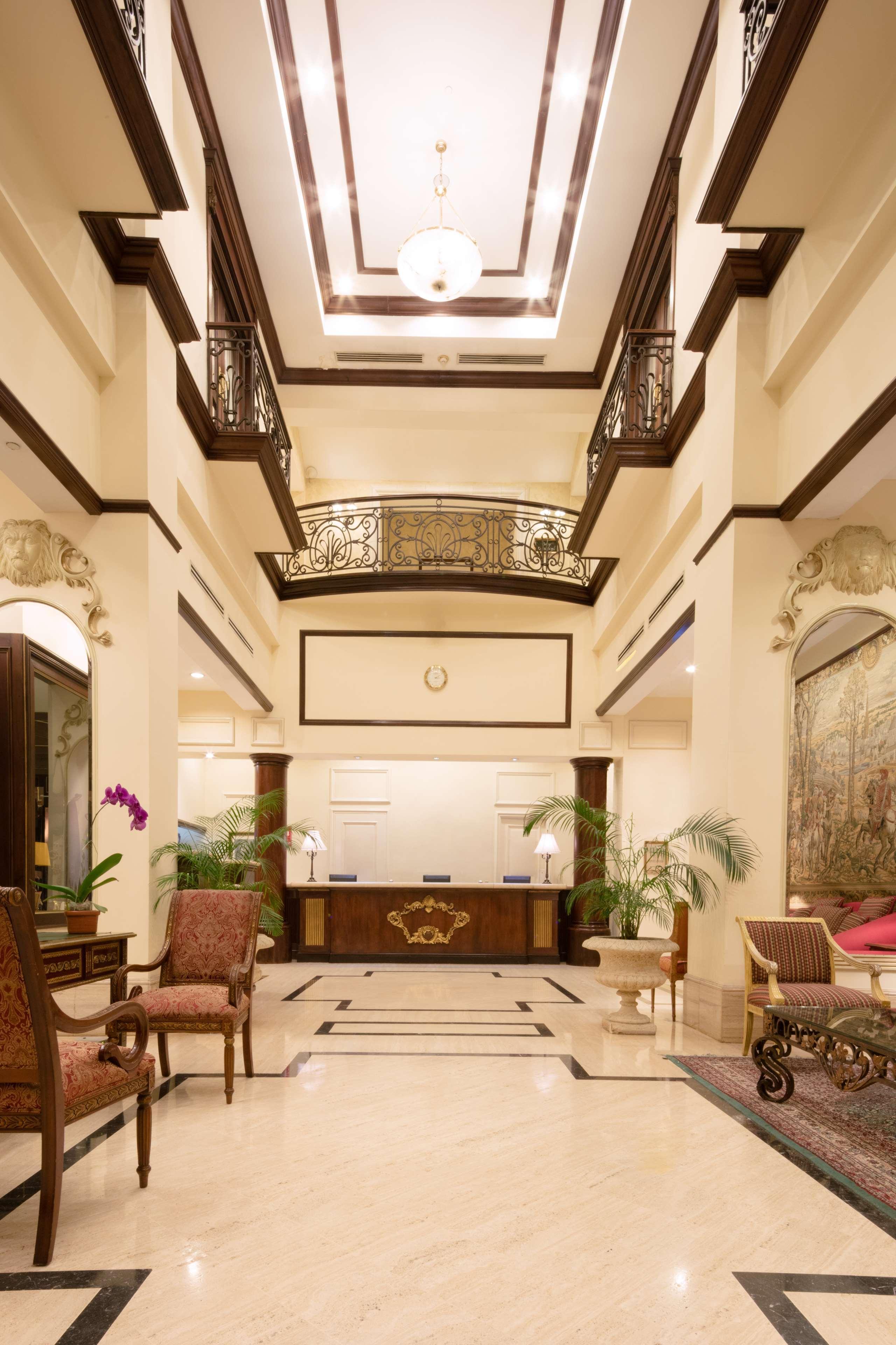 Barcelo San Salvador Hotel Bagian luar foto The lobby of the hotel