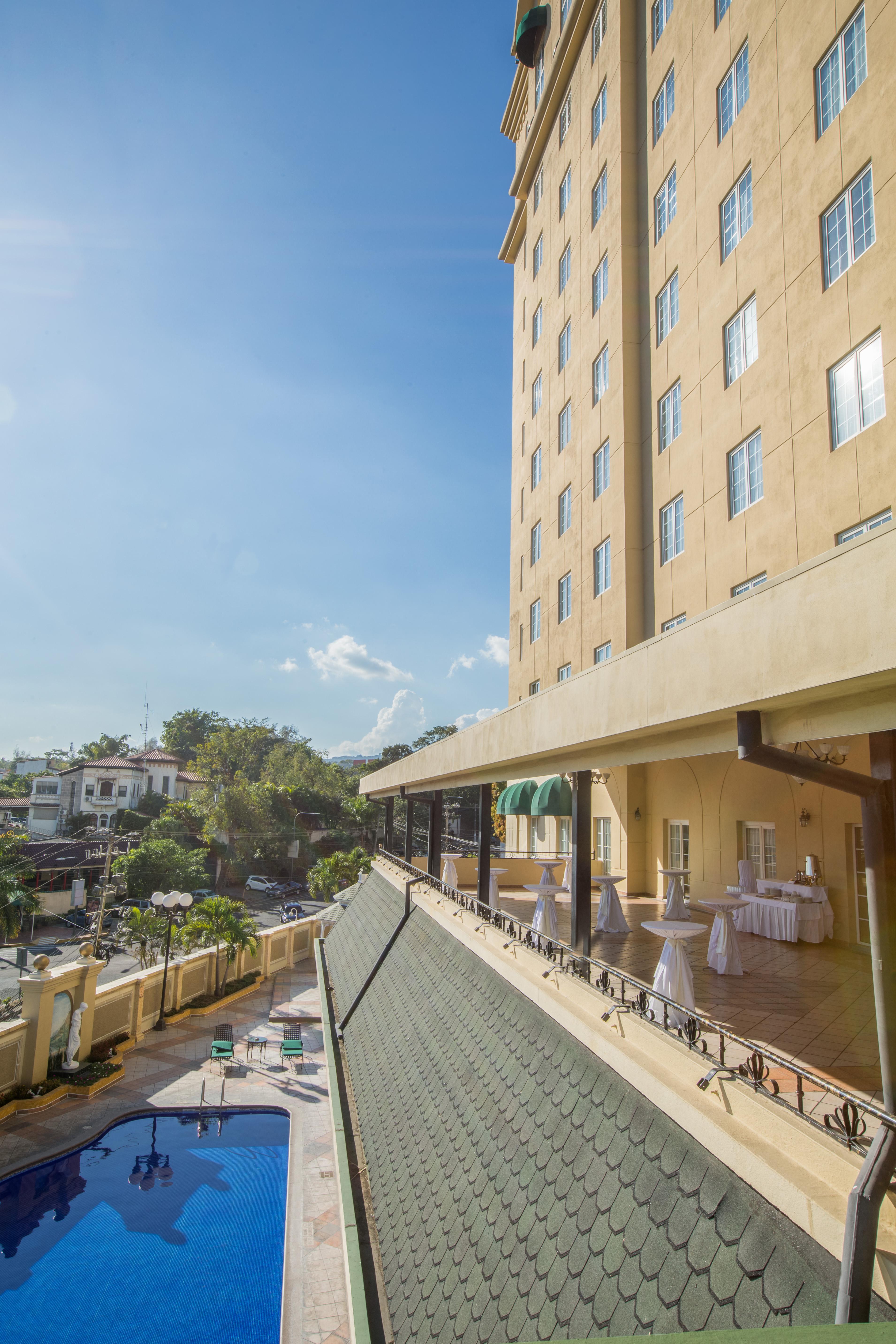 Barcelo San Salvador Hotel Bagian luar foto The hotel's terrace