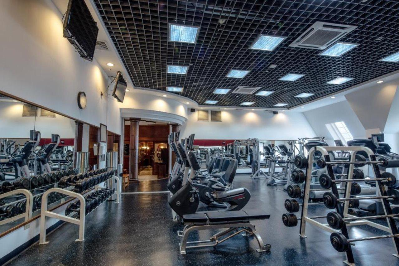 Barcelo San Salvador Hotel Bagian luar foto The gym at the hotel