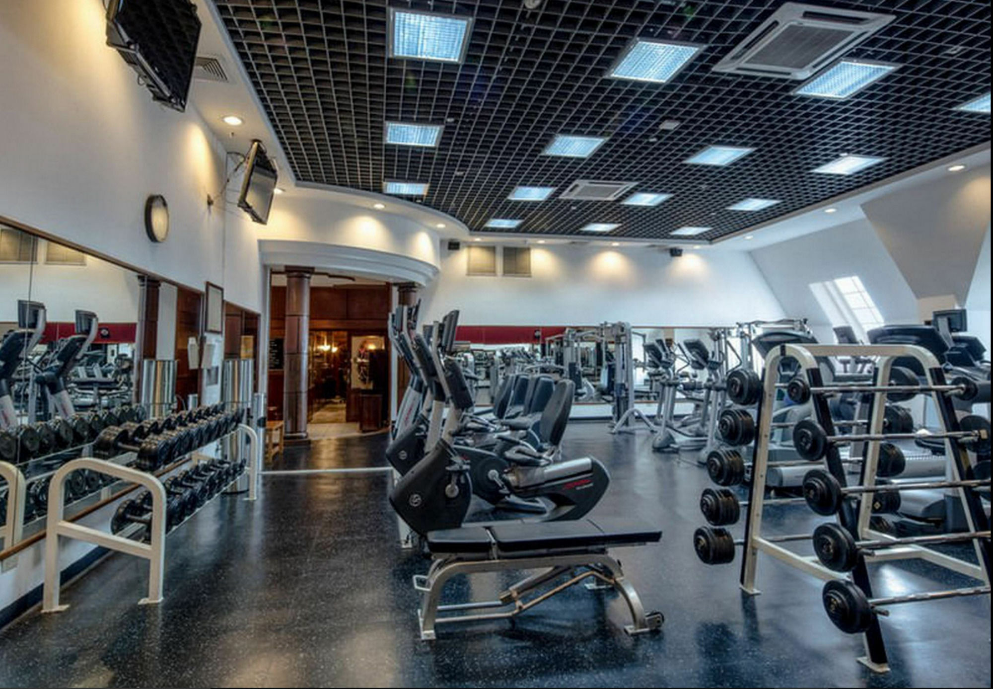 Barcelo San Salvador Hotel Bagian luar foto The gym at the hotel