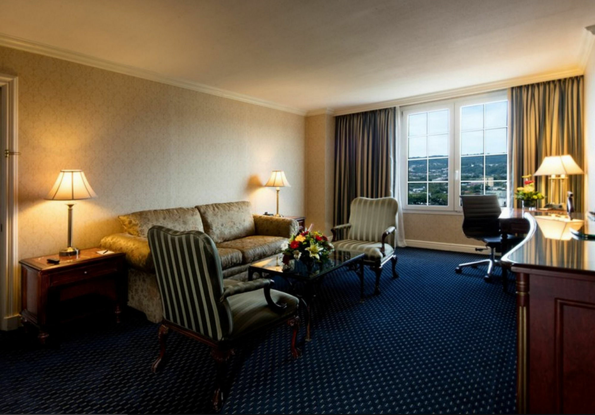 Barcelo San Salvador Hotel Bagian luar foto A suite at the Westin Boston Harbor